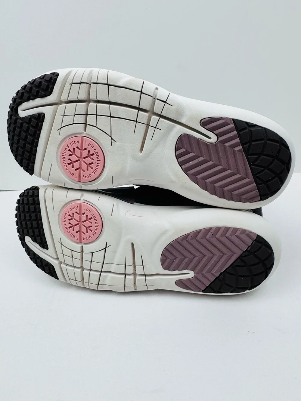 Nike Flex Advance boots. Size 3Y. Quilted textile upper with fleece lining. Pink